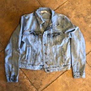 Carley Jean Los Angeles light denim jean jacket. Size L
